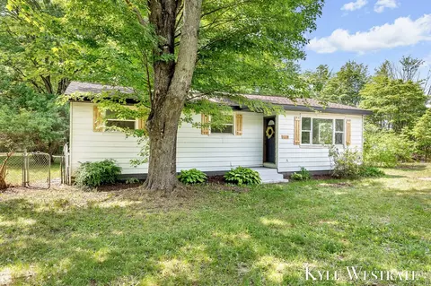7219 Maple Is, Nunica, MI 49448