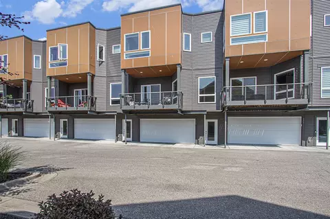 379 Macatawa #21, Holland, MI 49423