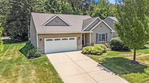 9963 Whispering Woods, Pinckney, MI 48169