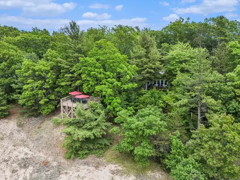 8641 N Perry, Pentwater, MI 49449