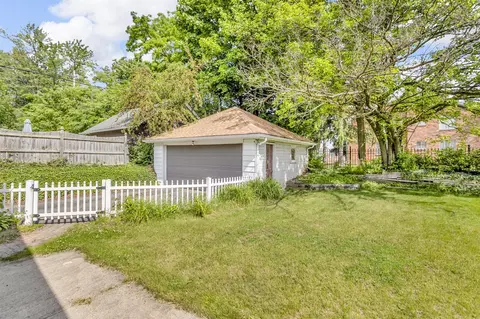 Exterior - 806 Oakridge, Jackson, MI 49203 photo 9 of 9