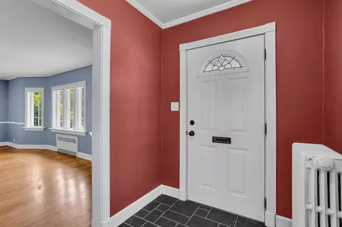 Entry Way - 806 Oakridge, Jackson, MI 49203 photo 1 of 5