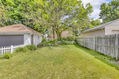Exterior - 806 Oakridge, Jackson, MI 49203 photo 8 of 9