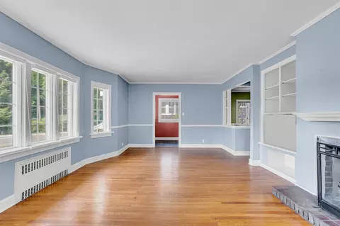 Living - 806 Oakridge, Jackson, MI 49203 photo 5 of 7