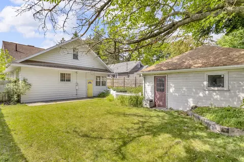 Exterior - 806 Oakridge, Jackson, MI 49203 photo 7 of 9