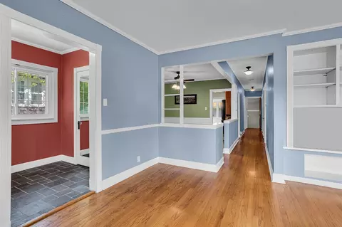 Entry Way - 806 Oakridge, Jackson, MI 49203 photo 3 of 5