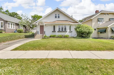 Exterior - 806 Oakridge, Jackson, MI 49203 photo 2 of 9