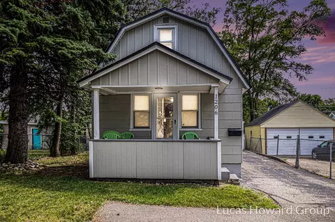 1206 Whiting, Wyoming, MI 49509