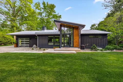 16128 Walnut, Three Oaks, MI 49128