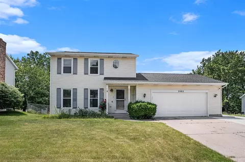 2502 Thorn Crk, Kentwood, MI 49508