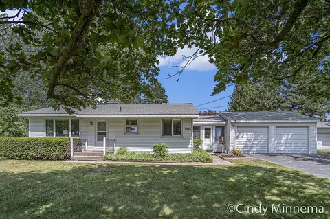 7080 Pine Is, Comstock Park, MI 49321