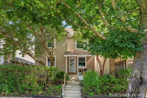 831 Bridge, Grand Rapids, MI 49504