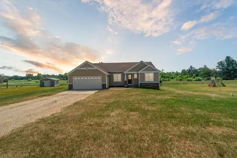 14704 Crescent Mdws, Cedar Springs, MI 49319
