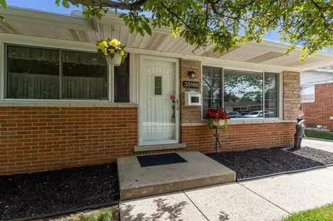 35980 Hees, Livonia, MI 48150