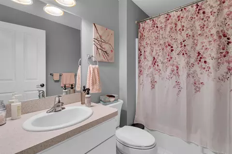 Bath - 816 E Barrington, Jackson, MI 49203 photo 1 of 4