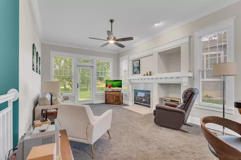 Living - 816 E Barrington, Jackson, MI 49203 photo 2 of 2