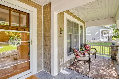 Exterior - 816 E Barrington, Jackson, MI 49203 photo 3 of 7