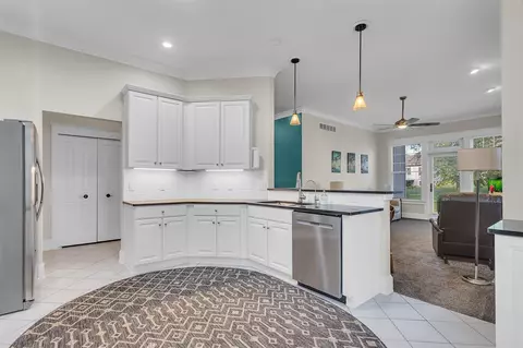 Kitchen - 816 E Barrington, Jackson, MI 49203 photo 1 of 5