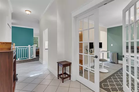 Entry Way - 816 E Barrington, Jackson, MI 49203 photo 1 of 8