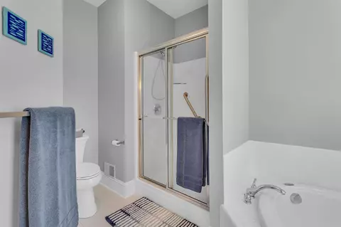 Bath - 816 E Barrington, Jackson, MI 49203 photo 4 of 4