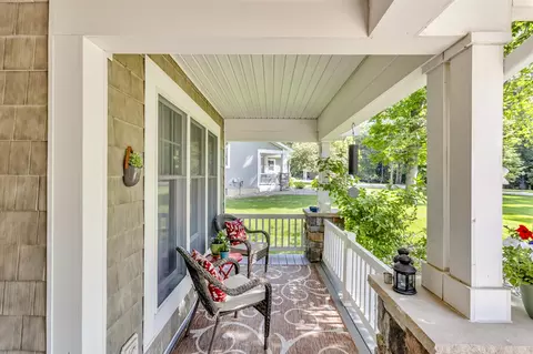 Exterior - 816 E Barrington, Jackson, MI 49203 photo 5 of 7