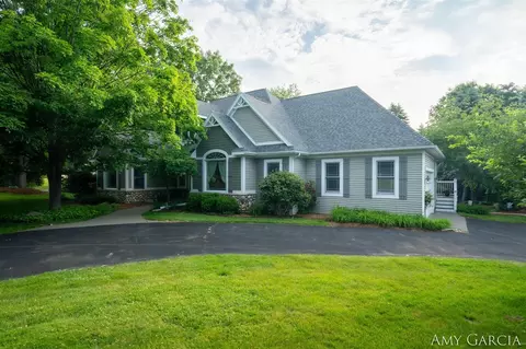 1790 Chandler Woods, Belmont, MI 49306