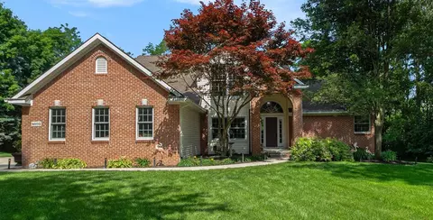 9503 Rolling Grns, Pinckney, MI 48169