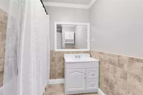Bath - 4195 Forest, Leonard, MI 48367 photo 1 of 2