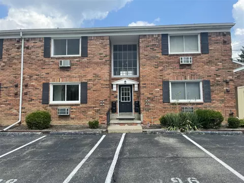 31831 Grand Riv #96, Farmington, MI 48336