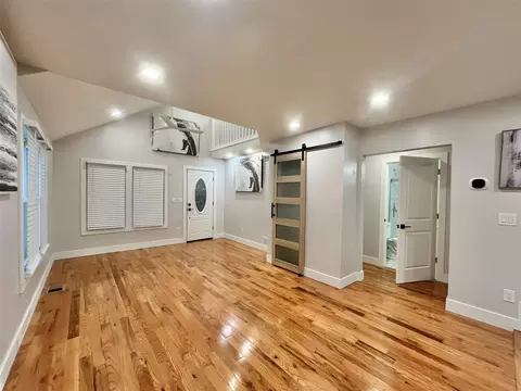 Living - 336 E Prospect, Jackson, MI 49203 photo 2 of 2