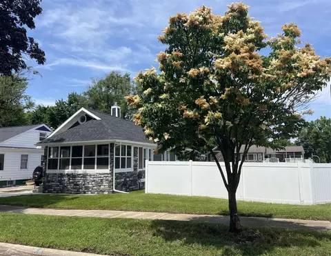 Exterior - 336 E Prospect, Jackson, MI 49203 photo 2 of 6