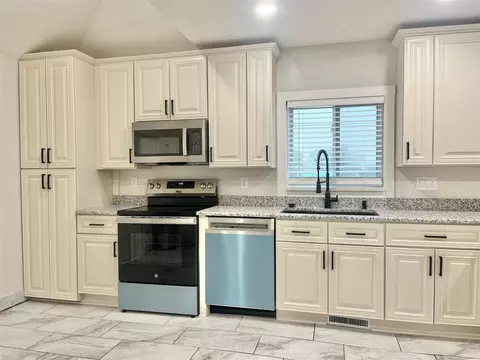Kitchen - 336 E Prospect, Jackson, MI 49203 photo 3 of 5