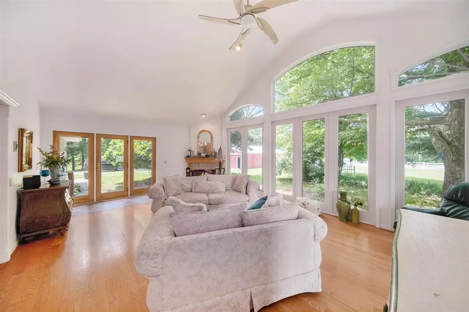 Living - 6990 Kennedy, Munith, MI 49259 photo 5 of 6