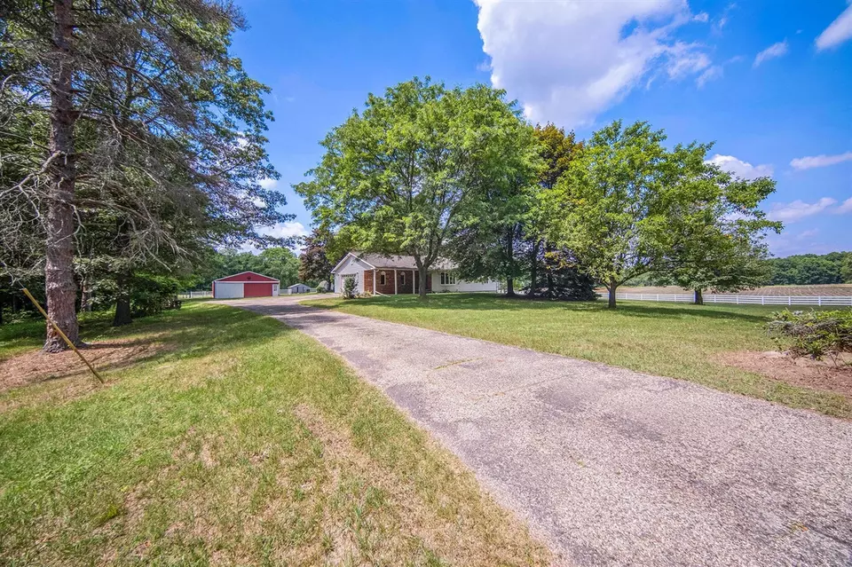 Exterior - 6990 Kennedy, Munith, MI 49259 photo 2 of 9