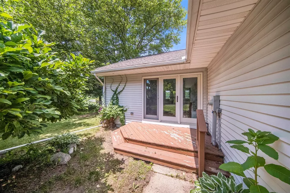 Exterior - 6990 Kennedy, Munith, MI 49259 photo 4 of 9