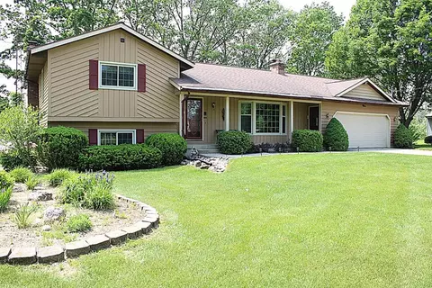 1020 Windy Rdg, Sparta, MI 49345