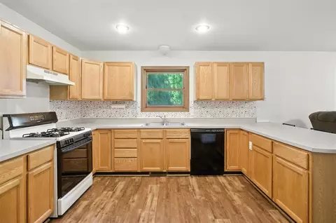 Kitchen - 26434 King, Romulus, MI 48174 photo 4 of 5