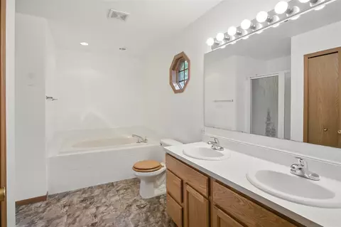 Bath - 26434 King, Romulus, MI 48174 photo 2 of 4