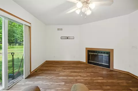 Living - 26434 King, Romulus, MI 48174 photo 5 of 6