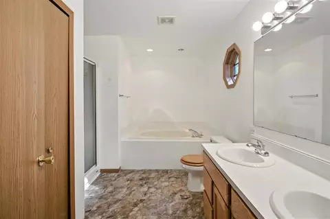 Bath - 26434 King, Romulus, MI 48174 photo 1 of 4