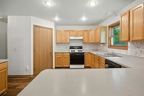Kitchen - 26434 King, Romulus, MI 48174 photo 2 of 5