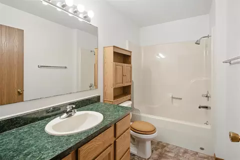 Bath - 26434 King, Romulus, MI 48174 photo 4 of 4