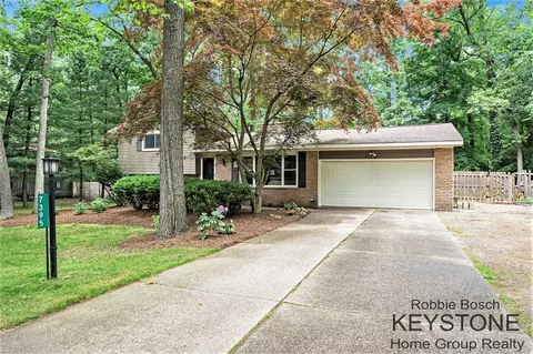 7395 Sheffield, Ada, MI 49301
