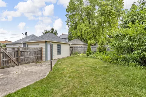 Exterior - 1218 Forest Ave, Jackson, MI 49201 photo 4 of 5