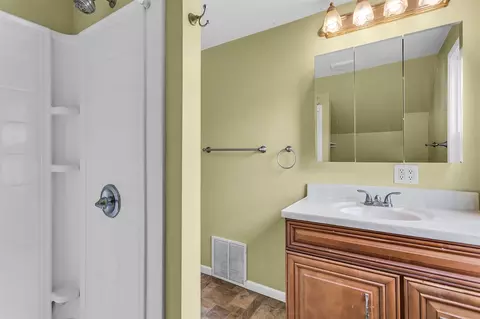 Bath - 1218 Forest Ave, Jackson, MI 49201 photo 1 of 2