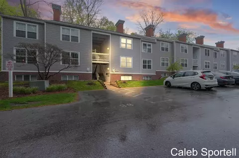 3360 Pine Mdw #202, Kentwood, MI 49512