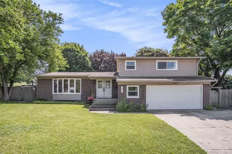 1222 Royal Oak, Wyoming, MI 49509