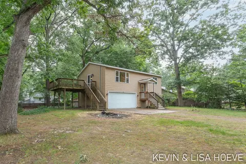 101 Manley, Holland, MI 49424