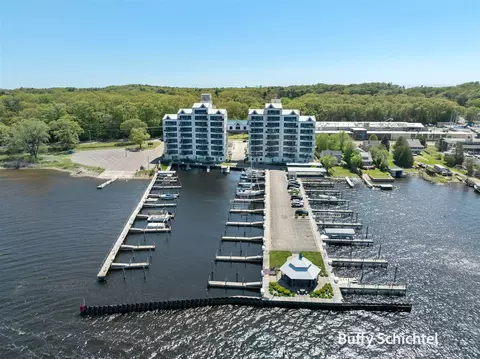 2964 Lakeshore #W 204, Muskegon, MI 49441