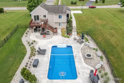 4284 Ives Farm, Cedar Springs, MI 49319